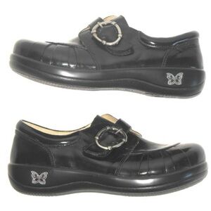 Sleek Black Dress Shoes with Butterfly Detail